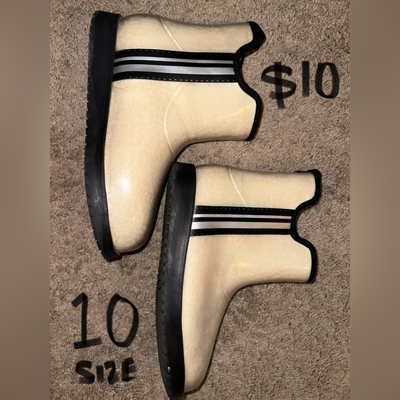 Sherpa Lined Clear Booties - Picture 1 of 2